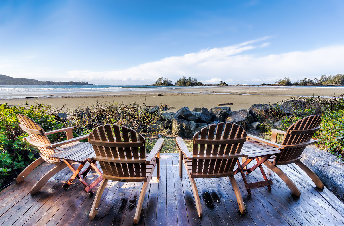 Must-Have Features For A Party-Ready Deck 5 Poly Lumber Furniture