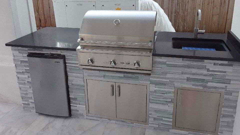 Fort Lauderdale Outdoor Kitchen with Delta Heat Grill