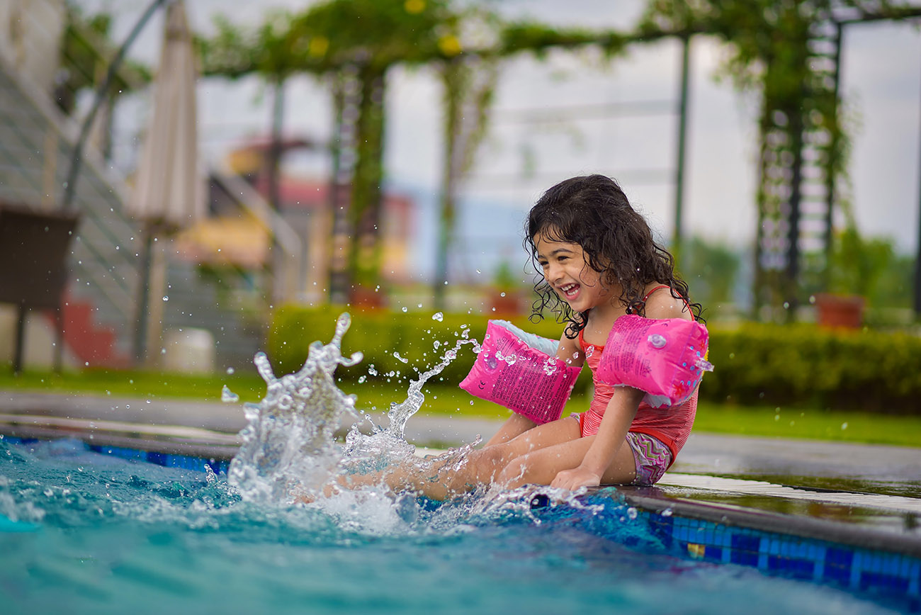 Compare Saltwater vs Chlorine Pools 5 rajat sarki akSG4TrVhr0 unsplash
