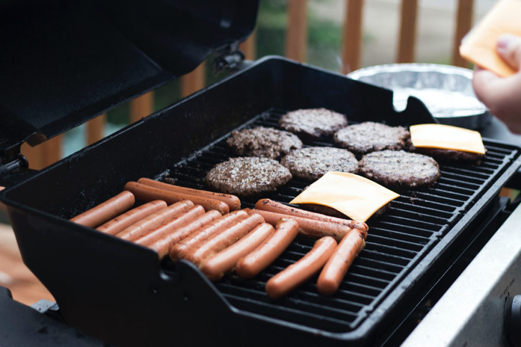 clean your gas grill