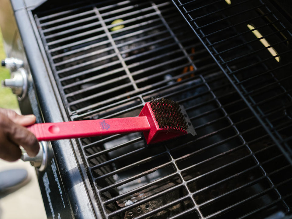 clean your gas grill
