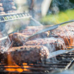 What's Right For You: Built-In or Freestanding Grills? 9 Grilling hamburgers